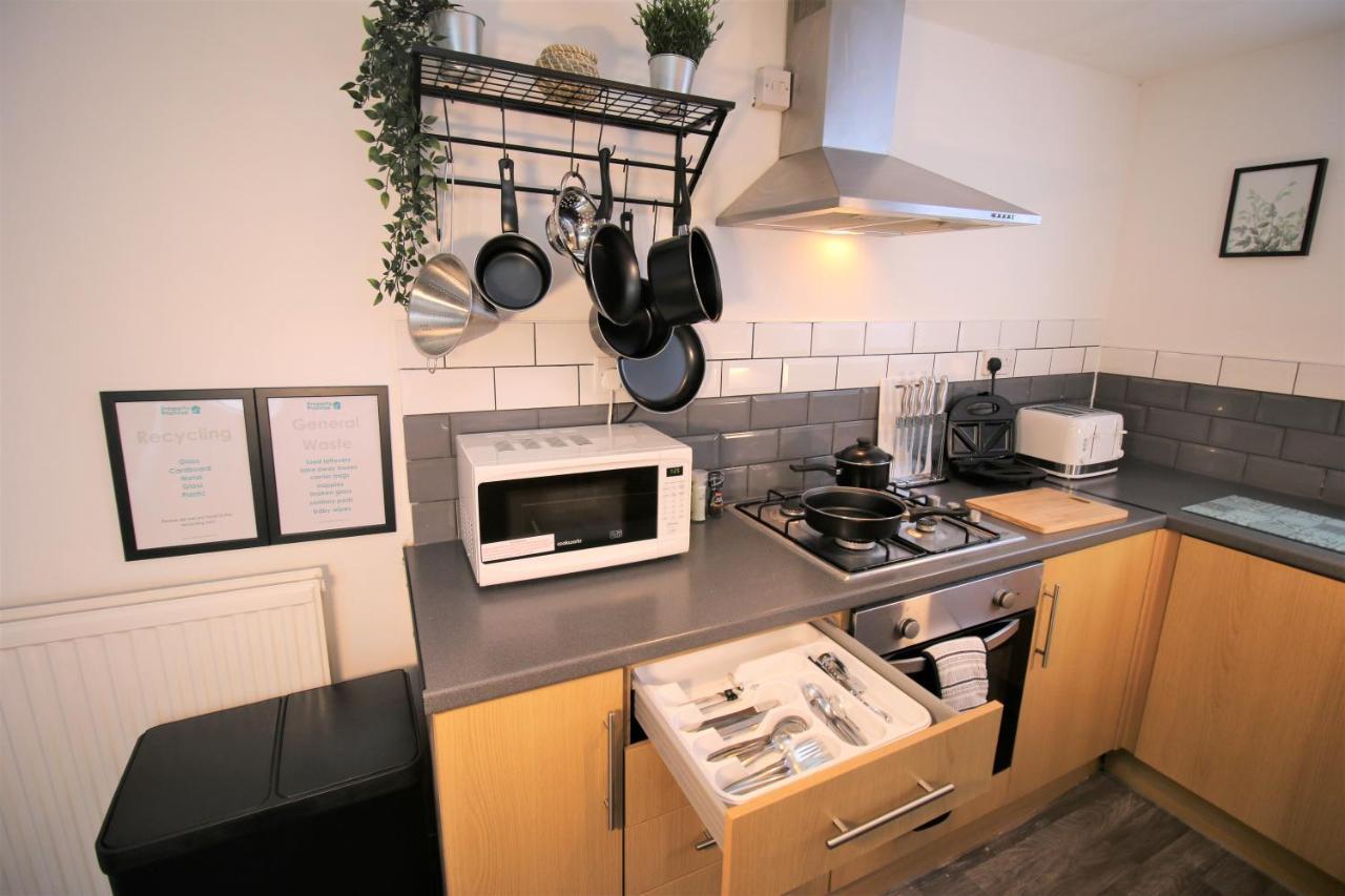 Three Bedroom Townhouse - Free Local Parking - By Property Promise Cardiff Exterior photo